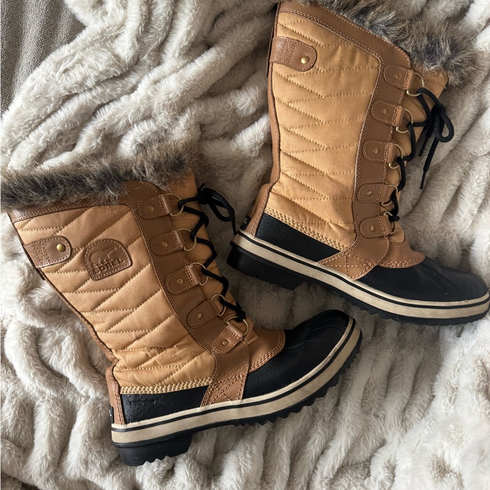 Sorel Women's Brown and Black Winter Boots
